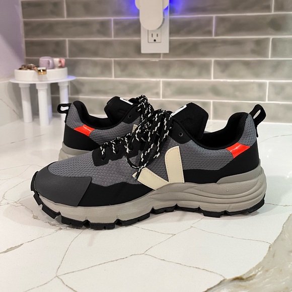 VEJA Dekkan Alveomesh. Women Size 6. Color Gray/Black. - Picture 8 of 12